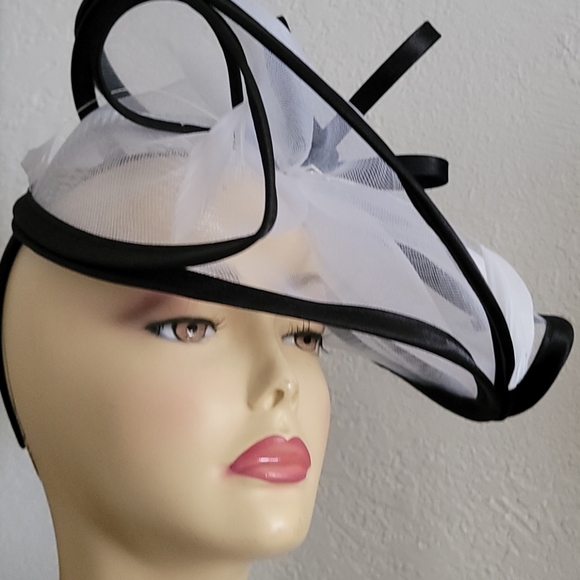 Fascinator black-and-white main image 7